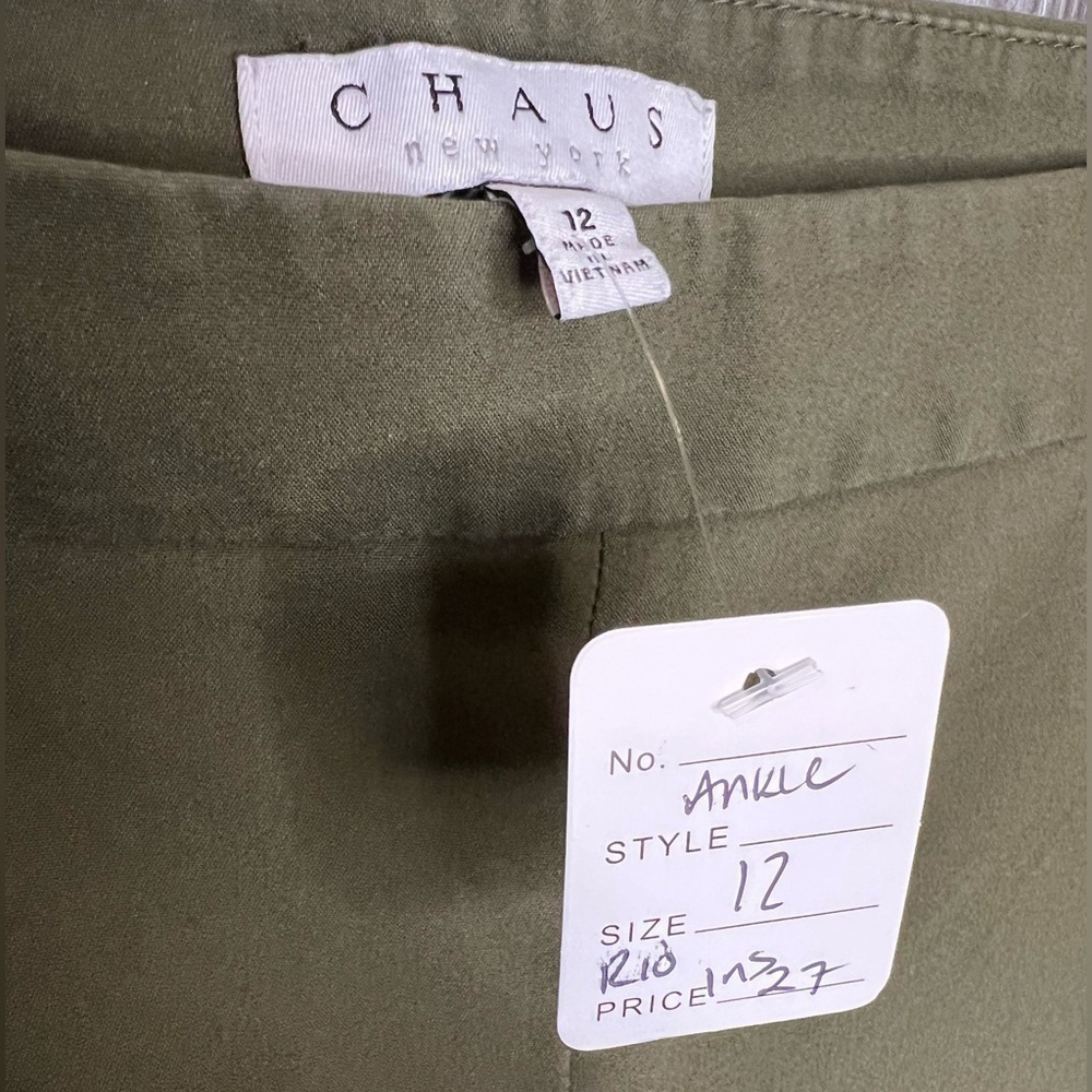 042. Chaus New York Olive Green Cropped Ankle Pants size 12 - Picture 4 of 4